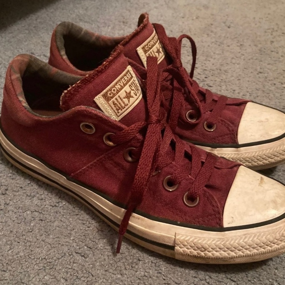 maroon converse